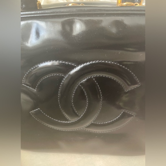 Chanel ⭐️Vintage Patent Leather Vanity Case Crossbody Shoulder Bag⭐️W/card & COA - Picture 15 of 16